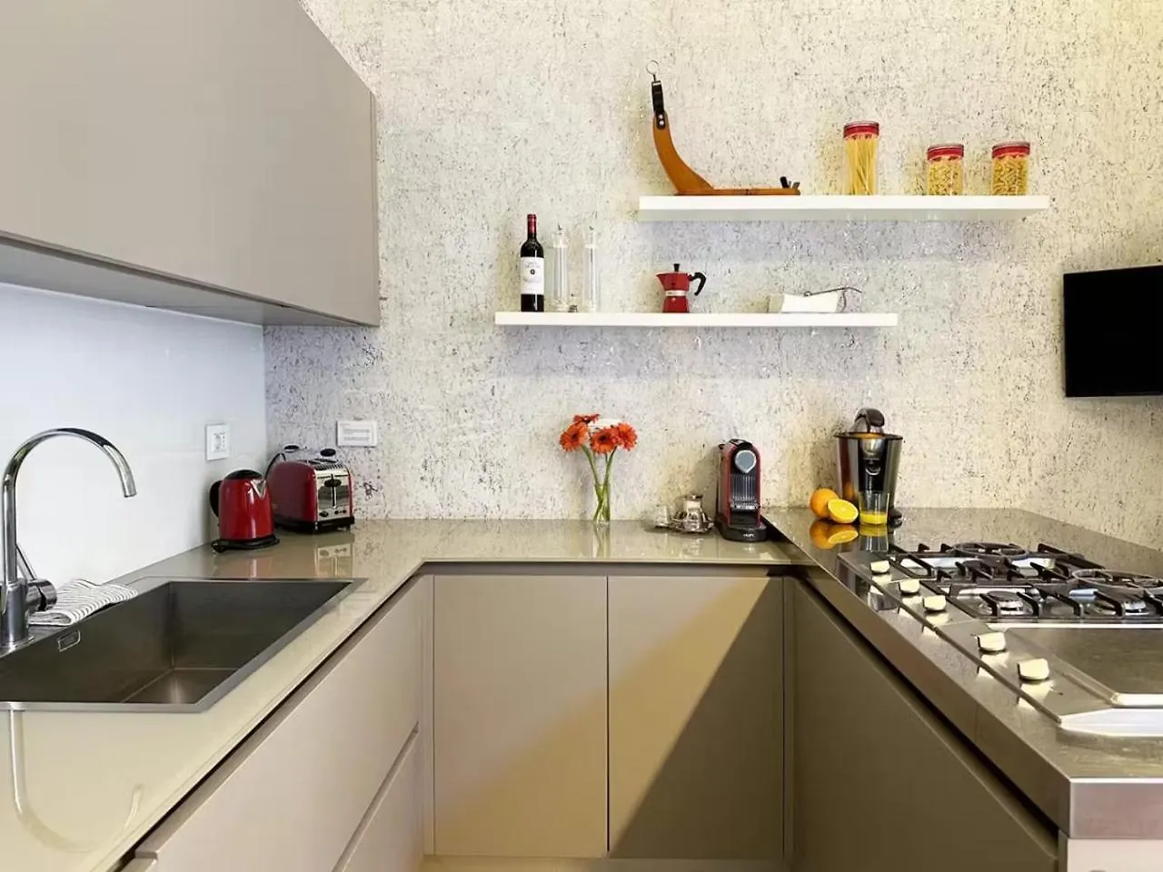 Please Read My Host Profile At Bottom Of Page Before Making A Request # Luxury Apartment In Milan #